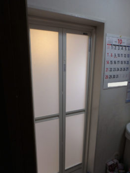 栄町で浴室ドア交換　【リピーター】